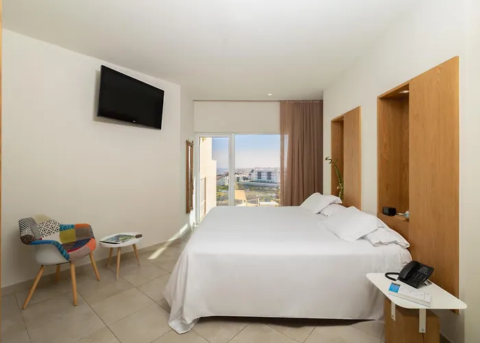 Higueron Malaga, Curio Collection By Hilton (adults Only) Ośrodek wypoczynkowy