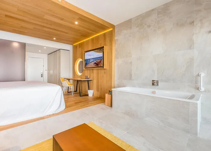 Higueron Malaga, Curio Collection By Hilton (adults Only) Ośrodek wypoczynkowy